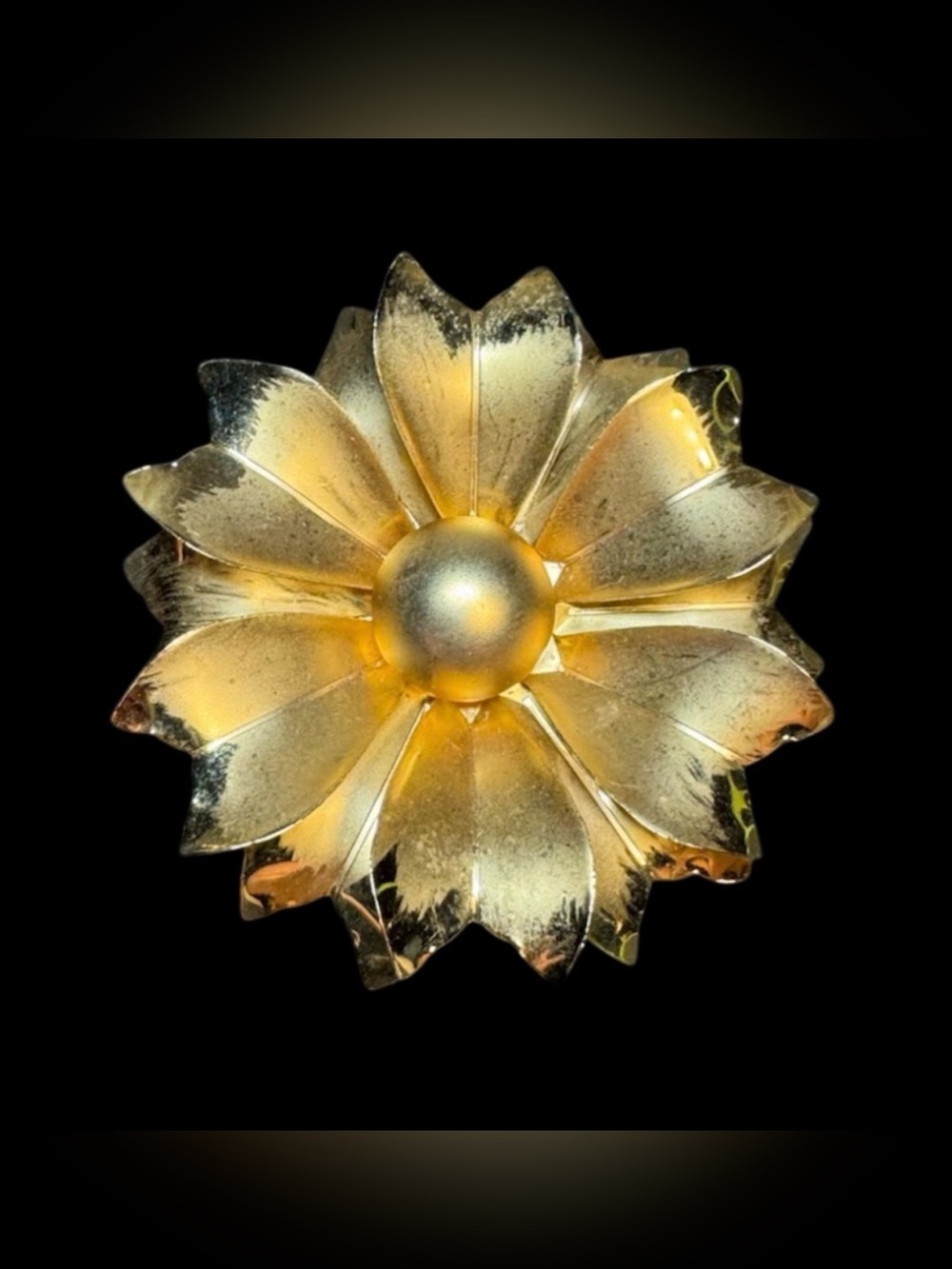 2 1/4” Brooch Pin Flower Gold Tone Round With Petals Vintage Unmarked